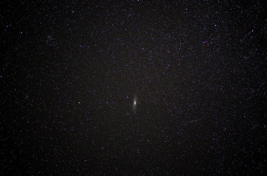 This image has an empty alt attribute; its file name is starsinsky.jpg